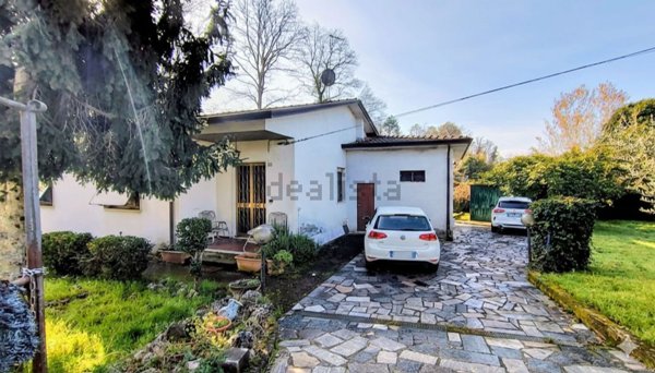 casa indipendente in vendita a Castelnuovo Magra