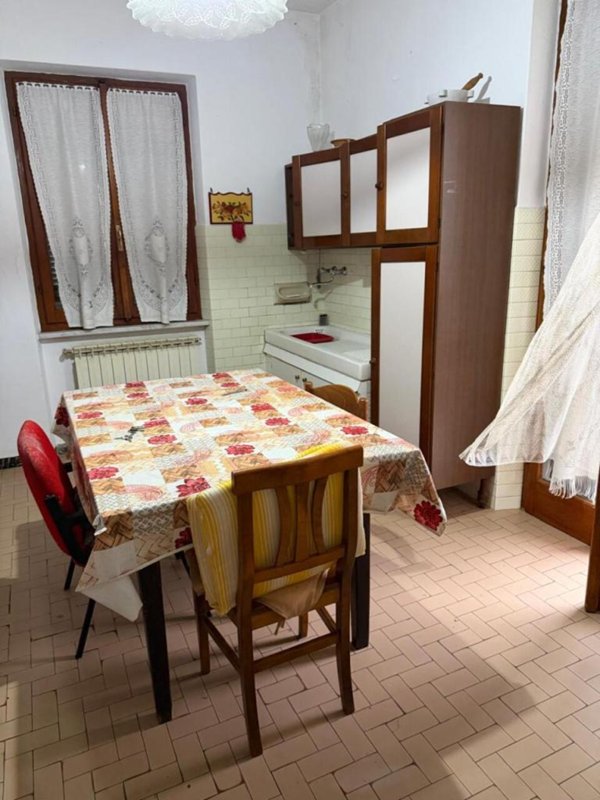 pentavano in vendita a Castelnuovo Magra