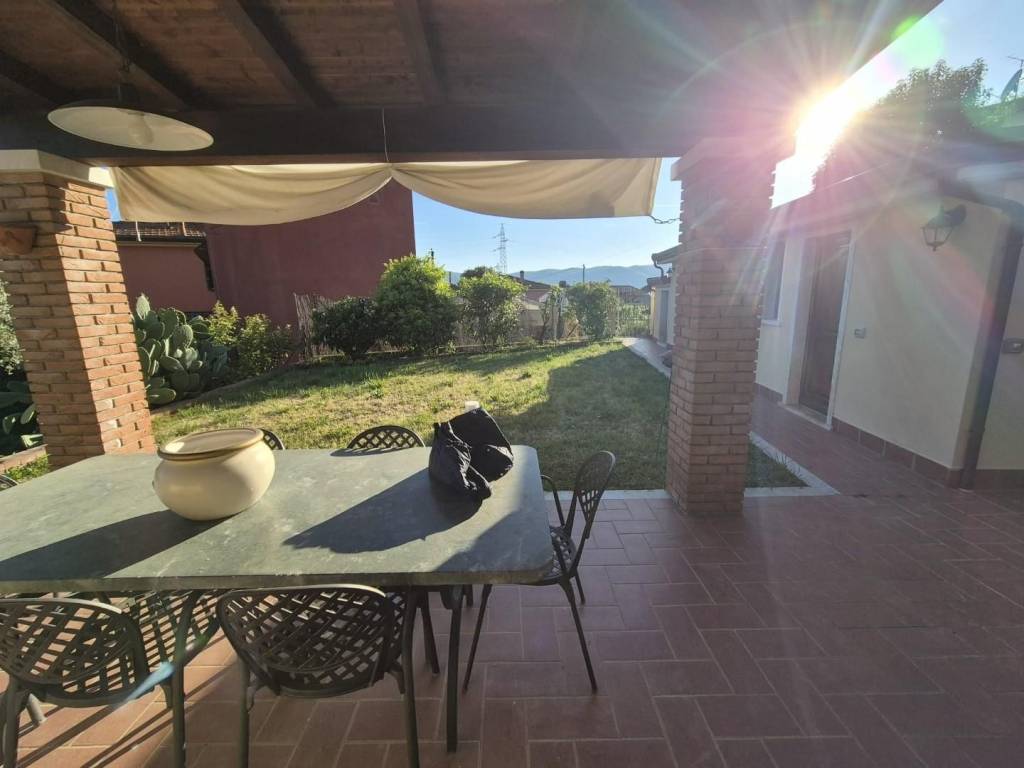 casa indipendente in vendita a Castelnuovo Magra in zona Colombiera