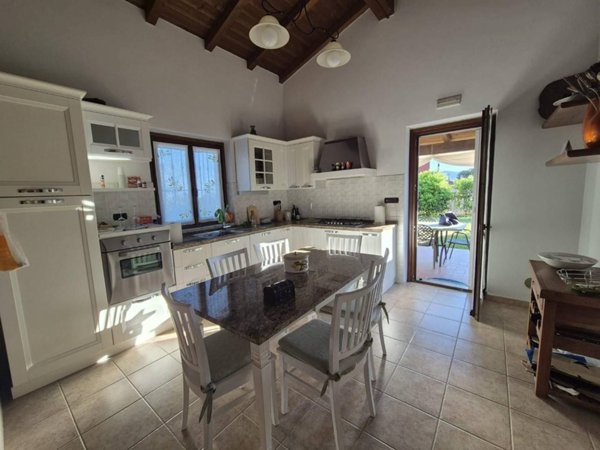 casa indipendente in vendita a Castelnuovo Magra