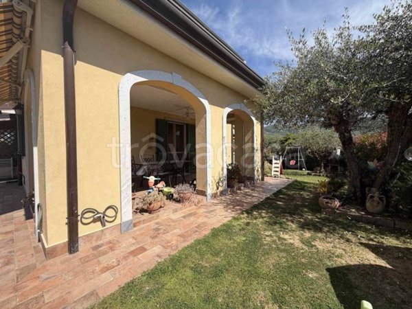 casa indipendente in vendita a Castelnuovo Magra in zona Palvotrisia
