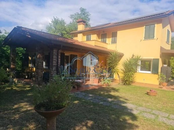 casa indipendente in vendita a Castelnuovo Magra in zona Molicciara
