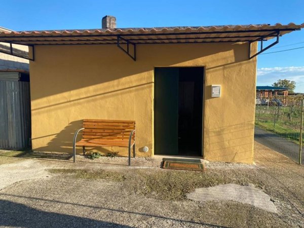 locale di sgombero in vendita a Castelnuovo Magra in zona Molicciara