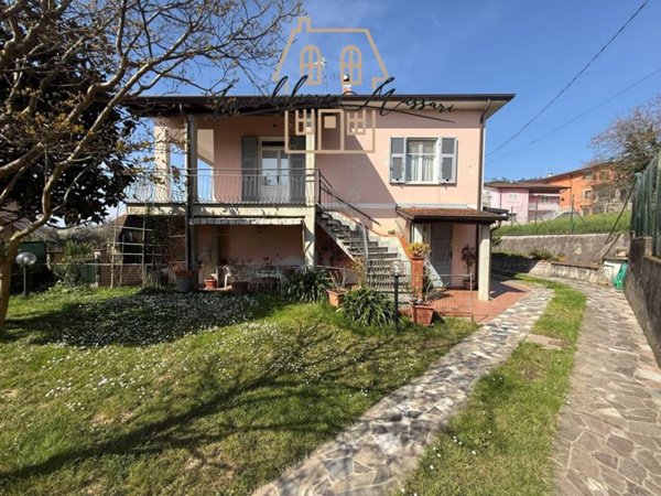 casa indipendente in vendita a Castelnuovo Magra in zona Molicciara