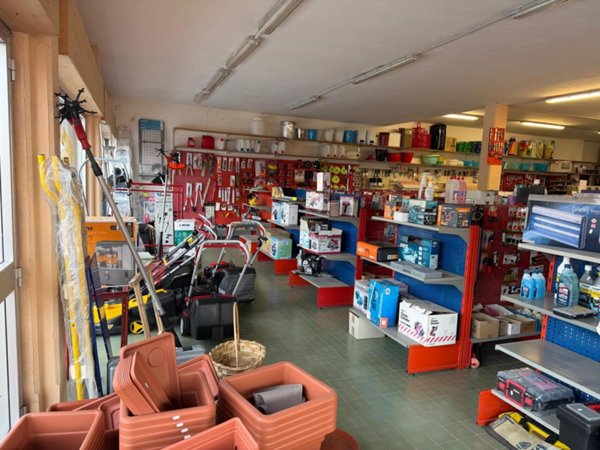 negozio in vendita a Castelnuovo Magra