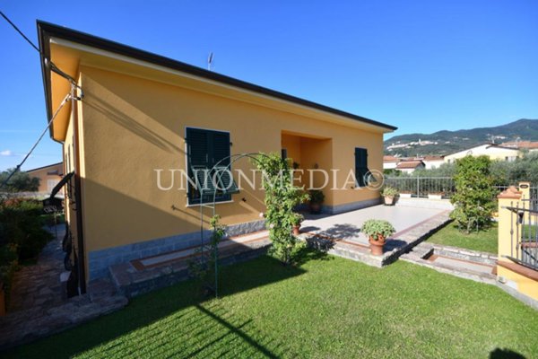 casa indipendente in vendita a Castelnuovo Magra in zona Molicciara