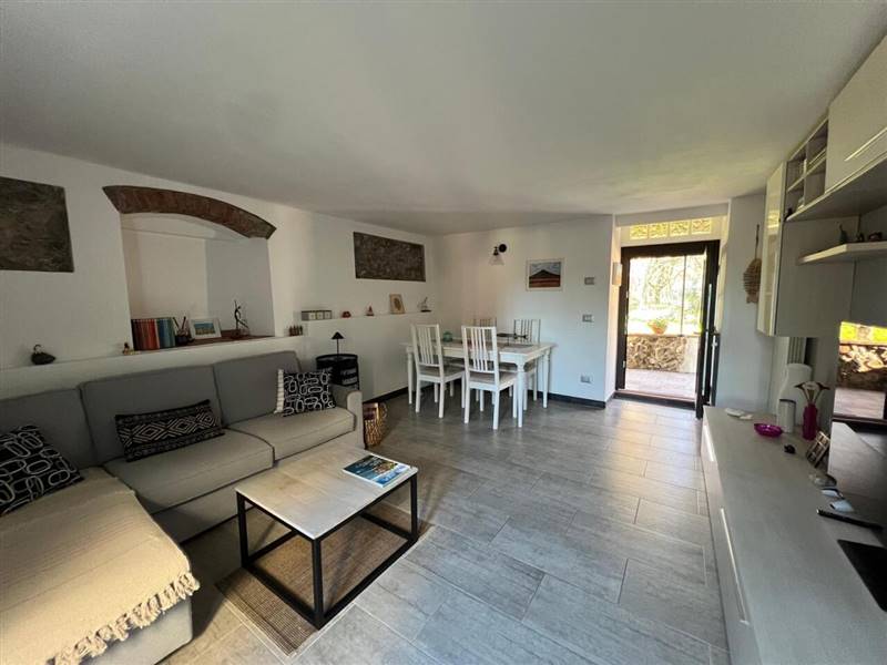 casa indipendente in vendita a Castelnuovo Magra in zona Colombiera