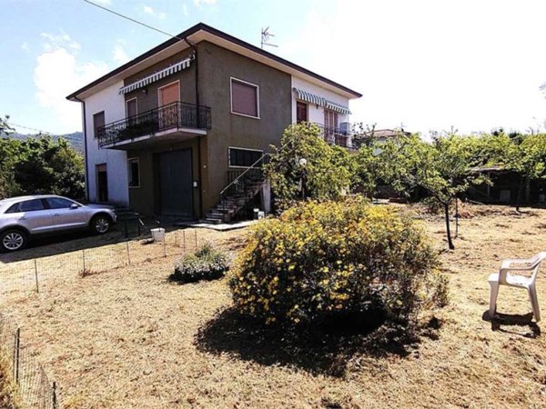 casa indipendente in vendita a Castelnuovo Magra in zona Molicciara