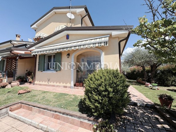 casa indipendente in vendita a Castelnuovo Magra in zona Palvotrisia