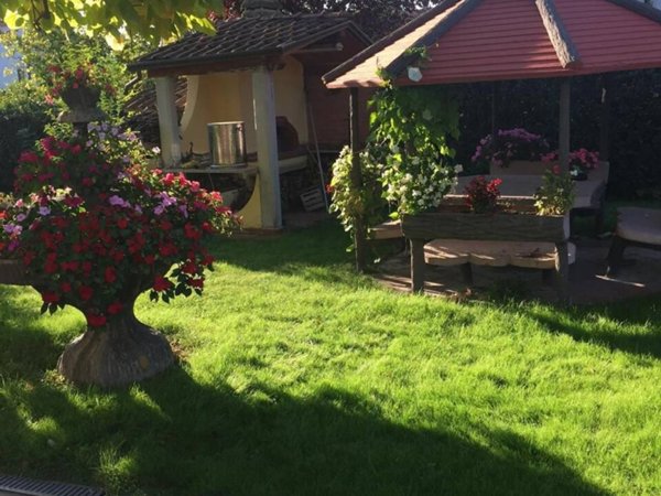 casa indipendente in vendita a Castelnuovo Magra