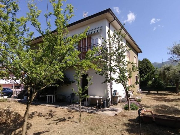 casa indipendente in vendita a Castelnuovo Magra in zona Molicciara
