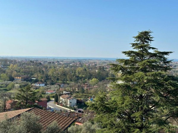 casa indipendente in vendita a Castelnuovo Magra