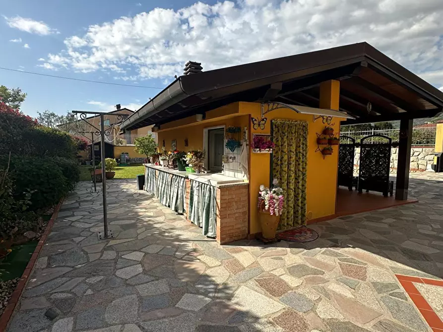 casa indipendente in vendita a Castelnuovo Magra