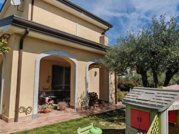 casa indipendente in vendita a Castelnuovo Magra in zona Colombiera