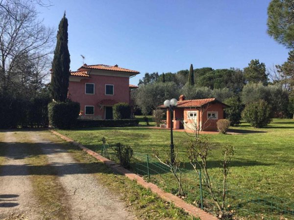 casa indipendente in vendita a Castelnuovo Magra