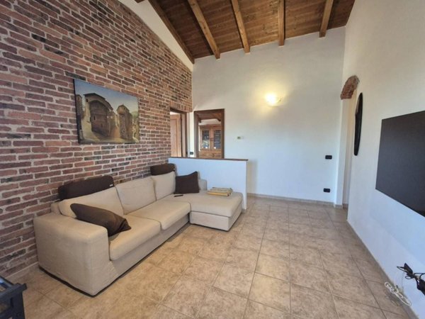 casa indipendente in vendita a Castelnuovo Magra