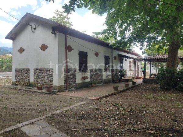 casa indipendente in vendita a Castelnuovo Magra in zona Molicciara