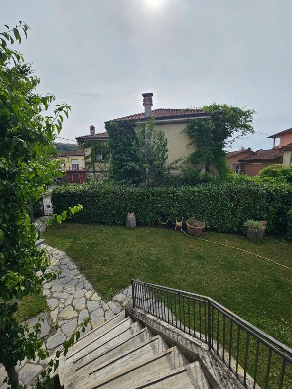 casa indipendente in vendita a Castelnuovo Magra in zona Colombiera
