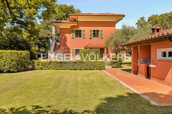 casa indipendente in vendita a Castelnuovo Magra
