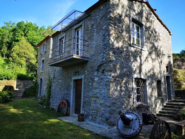 casa indipendente in vendita a Castelnuovo Magra in zona Molicciara