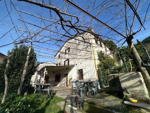 casa indipendente in vendita a Castelnuovo Magra