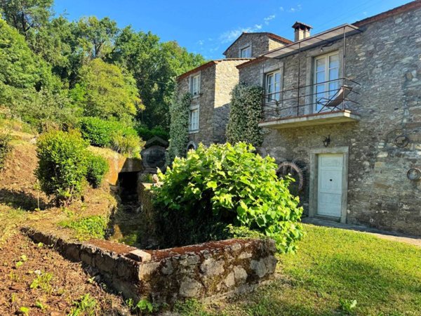 casa indipendente in vendita a Castelnuovo Magra