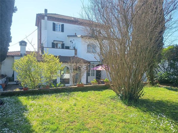 casa indipendente in vendita a Castelnuovo Magra in zona Molicciara