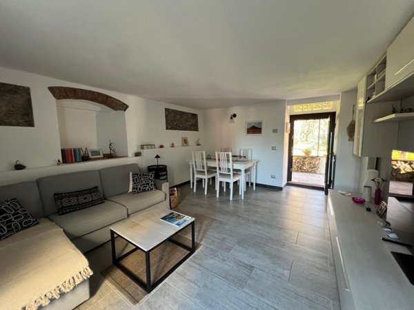 casa indipendente in vendita a Castelnuovo Magra in zona Colombiera