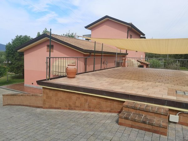 casa indipendente in vendita a Castelnuovo Magra
