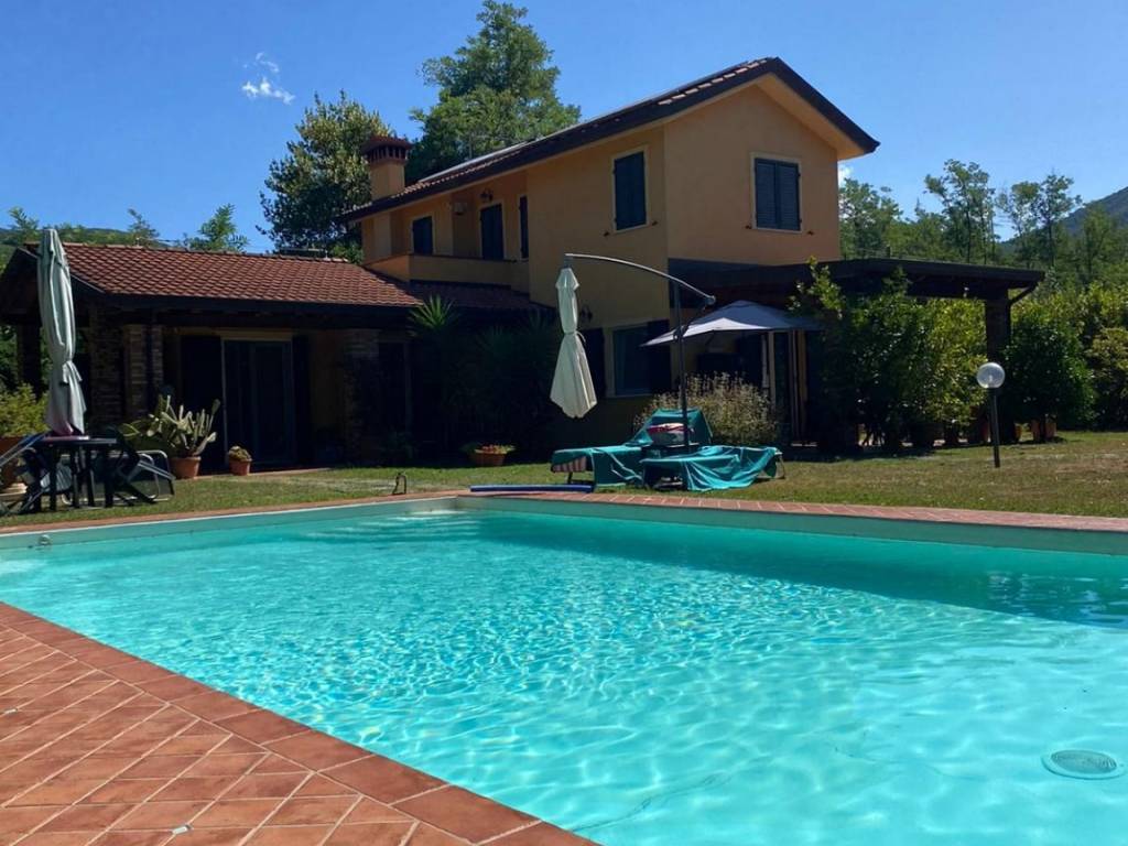 casa indipendente in vendita a Castelnuovo Magra in zona Molicciara