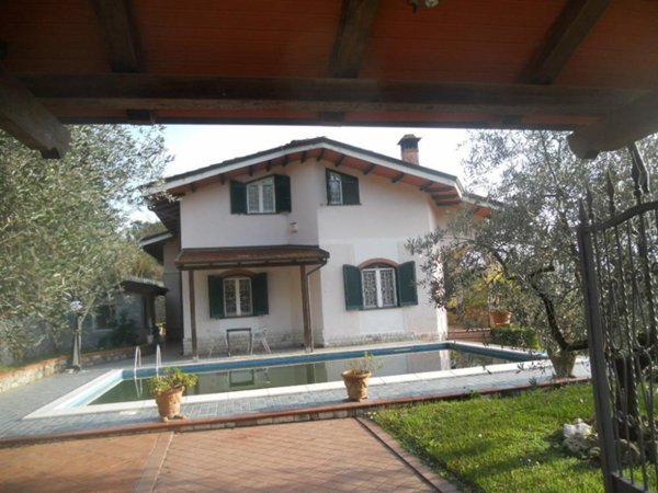 casa indipendente in vendita a Castelnuovo Magra in zona Palvotrisia