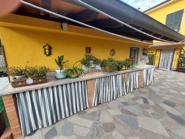 casa indipendente in vendita a Castelnuovo Magra in zona Colombiera