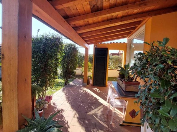 casa indipendente in vendita a Castelnuovo Magra in zona Colombiera