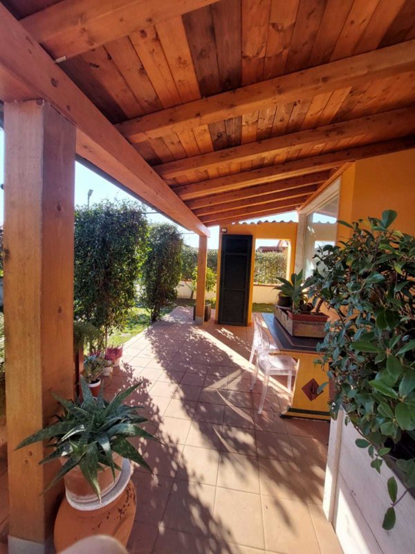casa indipendente in vendita a Castelnuovo Magra in zona Colombiera