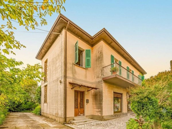 casa indipendente in vendita a Castelnuovo Magra