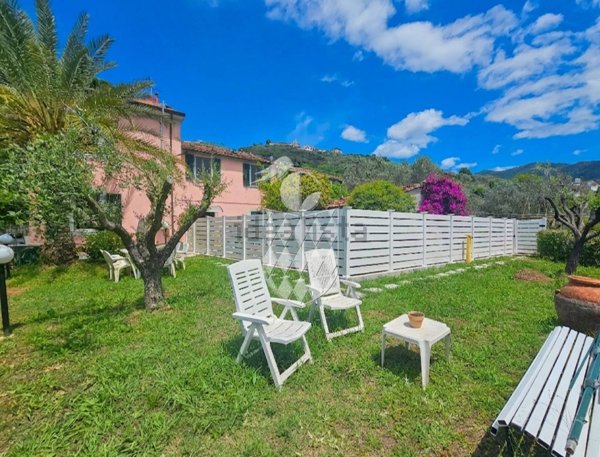 casa semindipendente in vendita a Castelnuovo Magra