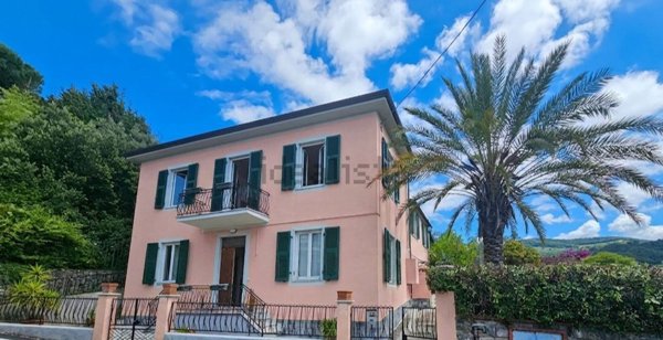 casa indipendente in vendita a Castelnuovo Magra
