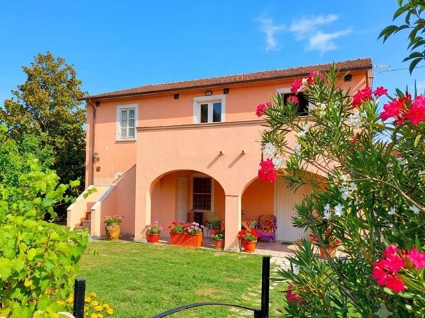 casa indipendente in vendita a Castelnuovo Magra in zona Molicciara