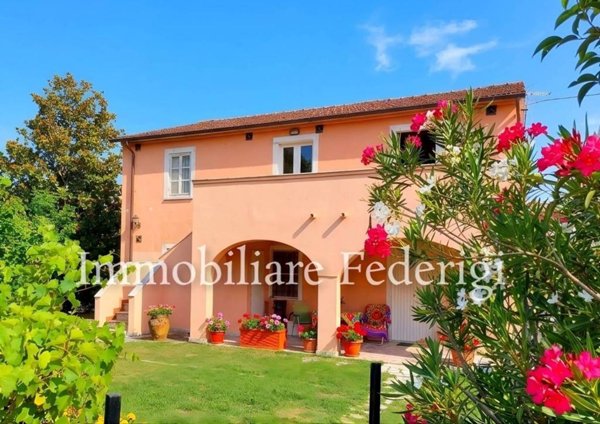 casa indipendente in vendita a Castelnuovo Magra in zona Palvotrisia