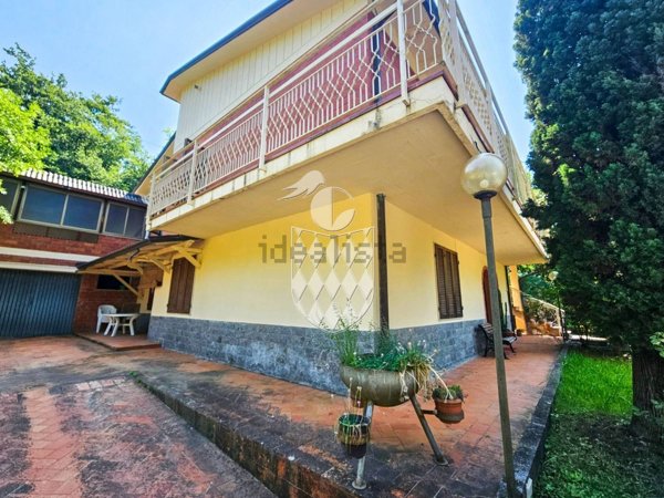 casa indipendente in vendita a Castelnuovo Magra