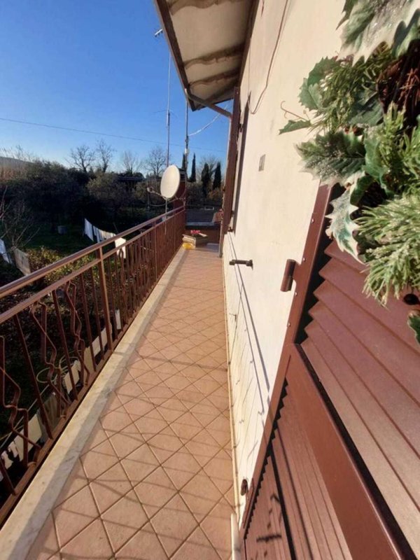 casa indipendente in vendita a Castelnuovo Magra in zona Palvotrisia