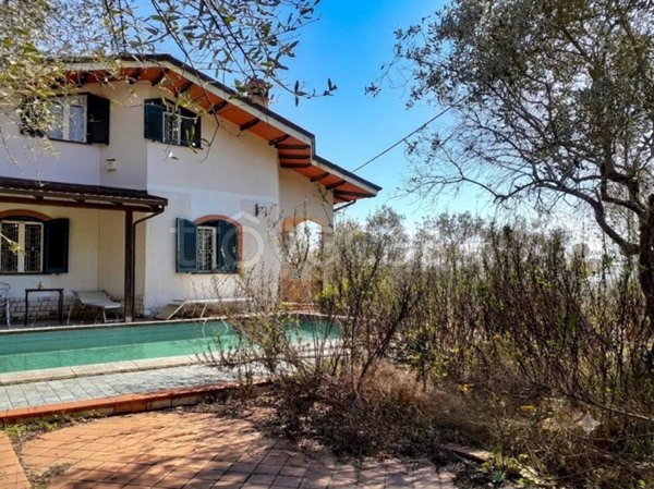 casa indipendente in vendita a Castelnuovo Magra in zona Vallecchia