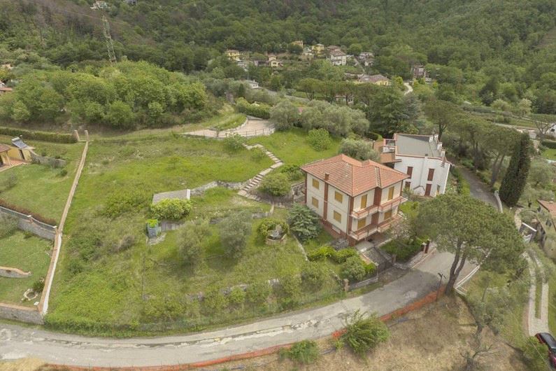 casa indipendente in vendita a Castelnuovo Magra in zona Palvotrisia