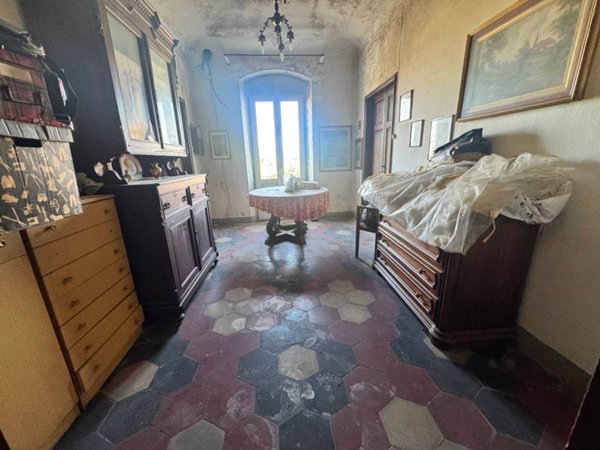 casa indipendente in vendita a Castelnuovo Magra in zona Colombiera