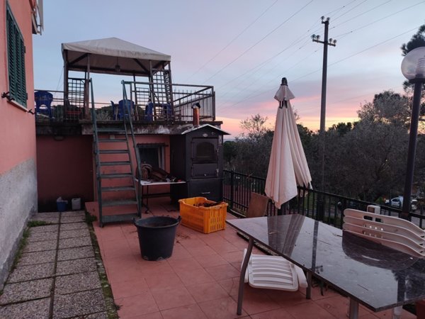 casa indipendente in vendita a Castelnuovo Magra in zona Vallecchia