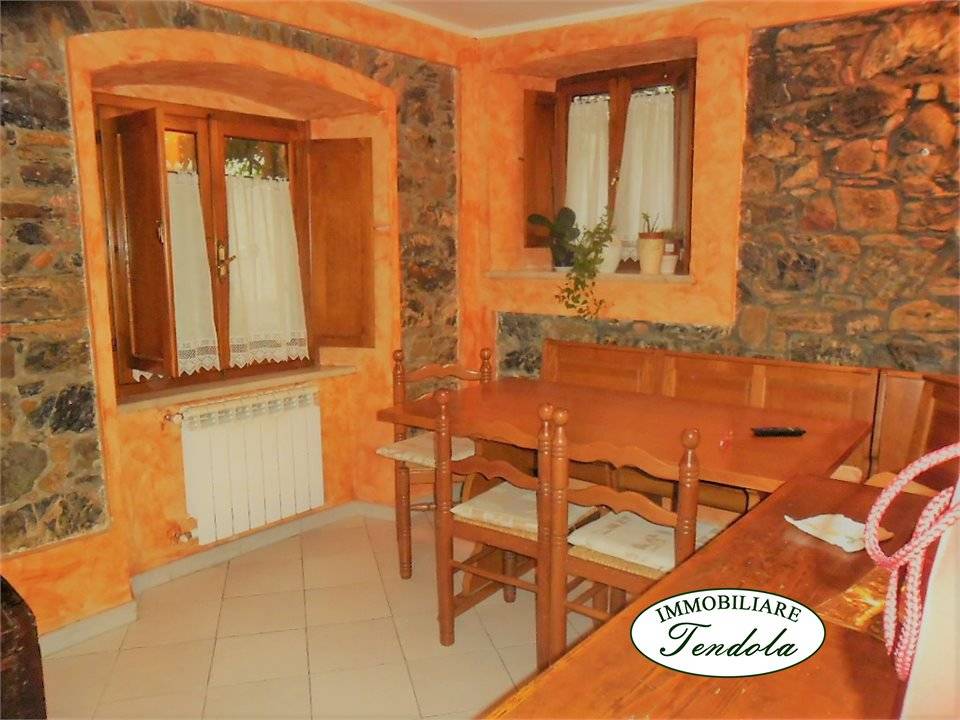 casa indipendente in vendita a Castelnuovo Magra