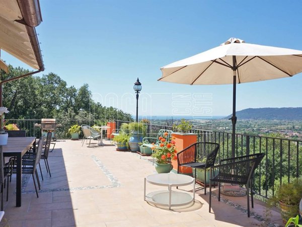 casa indipendente in vendita a Castelnuovo Magra in zona Vallecchia