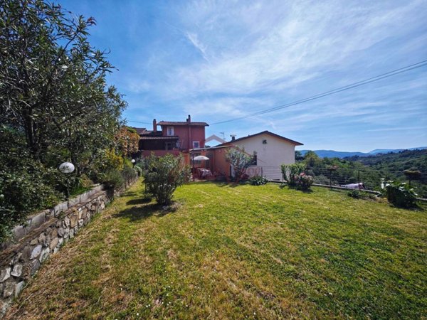 casa indipendente in vendita a Castelnuovo Magra