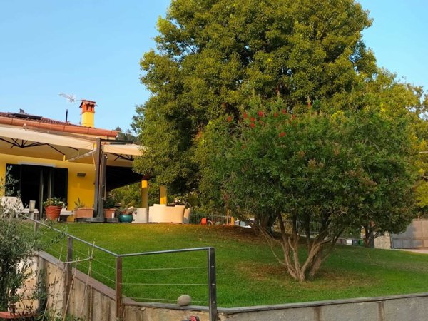 casa indipendente in vendita a Castelnuovo Magra in zona Vallecchia