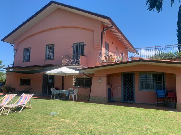 casa indipendente in vendita a Castelnuovo Magra